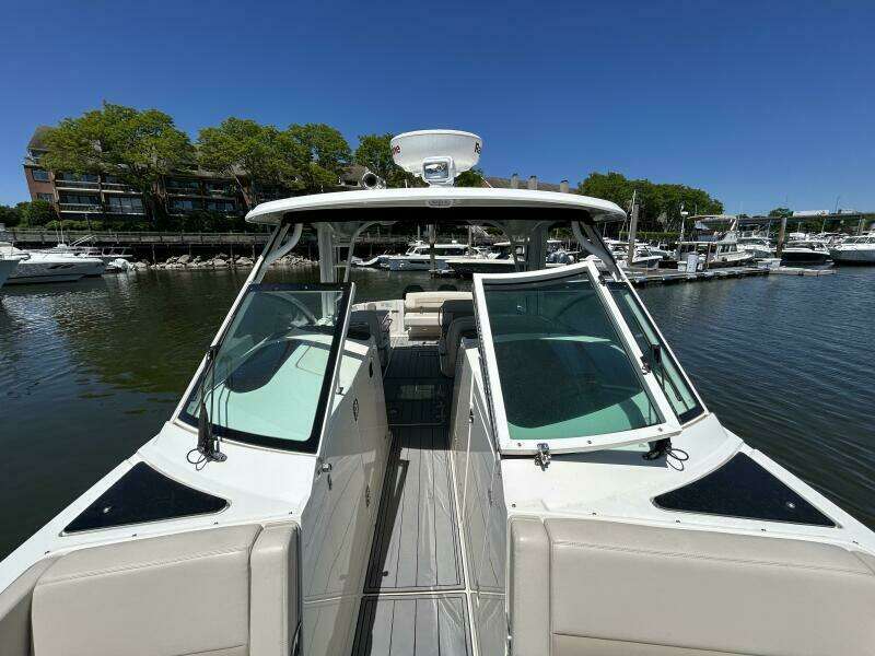 32ft Boston Whaler Yacht For Sale