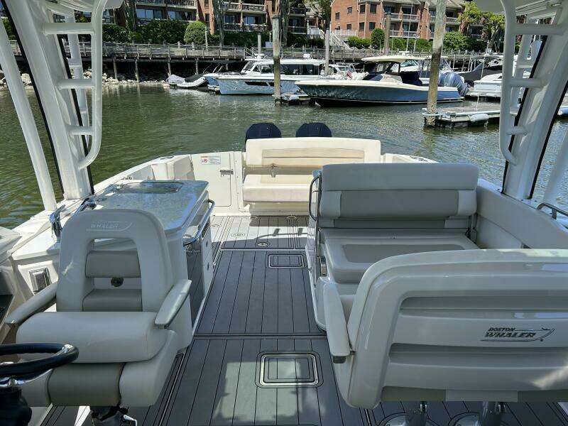 32ft Boston Whaler Yacht For Sale