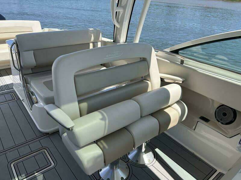 32ft Boston Whaler Yacht For Sale