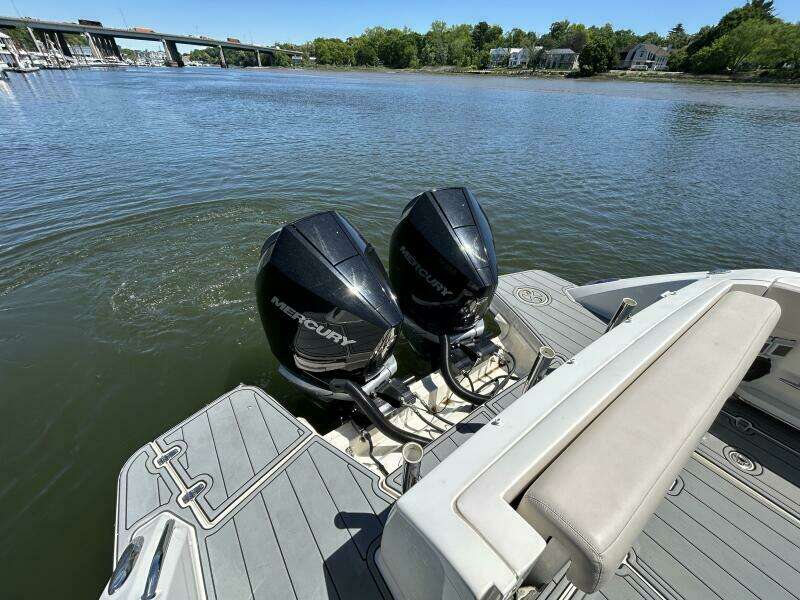 32ft Boston Whaler Yacht For Sale