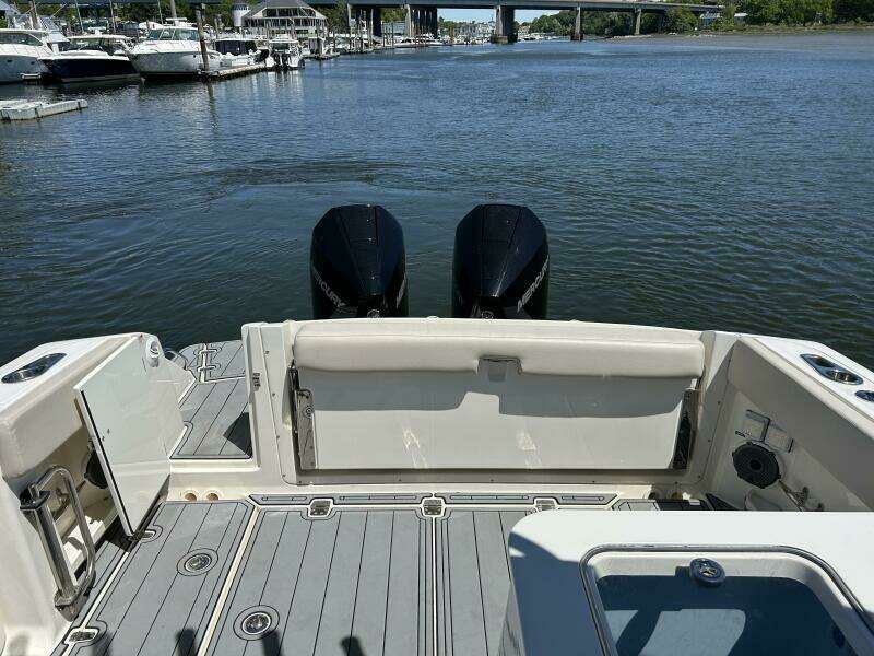 32ft Boston Whaler Yacht For Sale