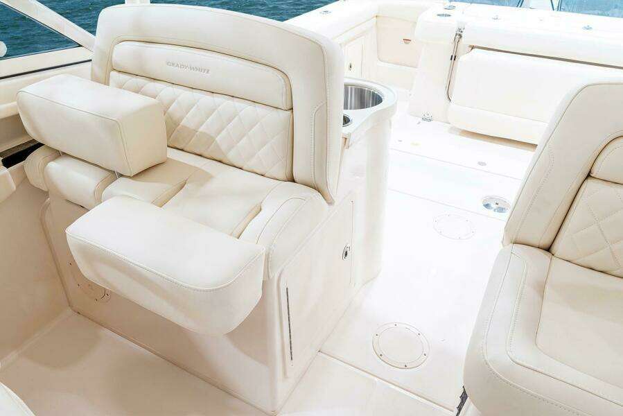 30ft Grady White Yacht For Sale