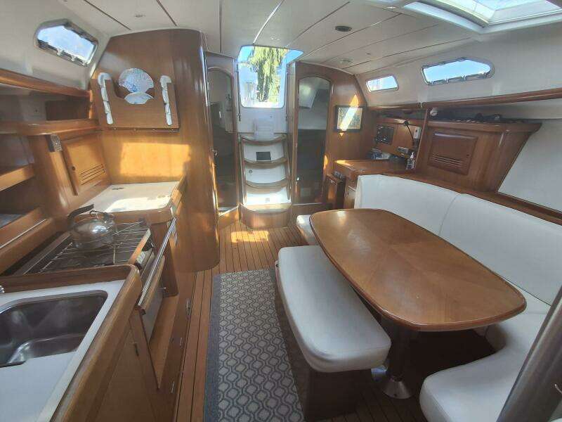 H2O Bungalow 39ft Beneteau Yacht For Sale