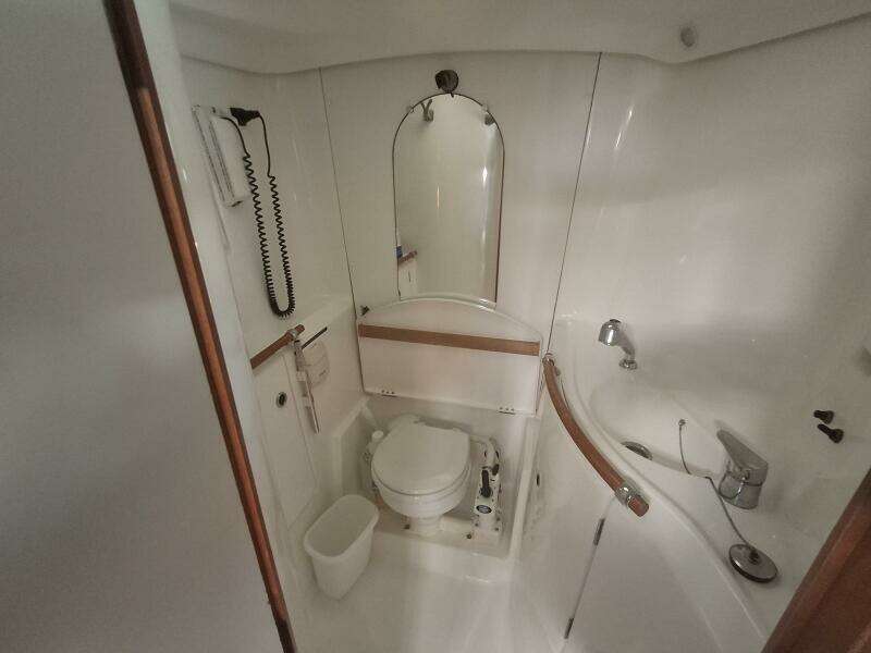 H2O Bungalow 39ft Beneteau Yacht For Sale
