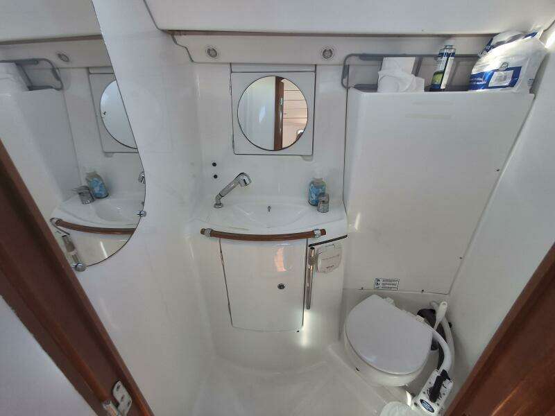 H2O Bungalow 39ft Beneteau Yacht For Sale