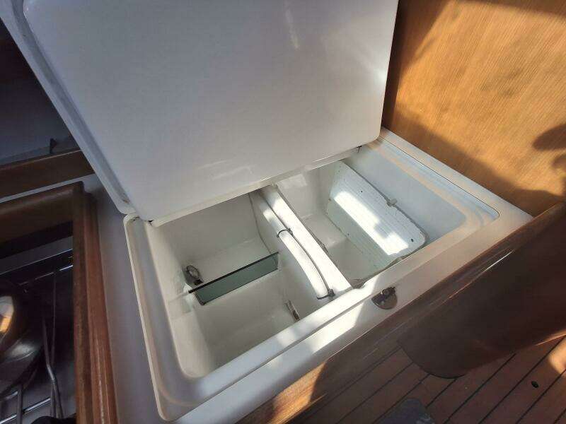 H2O Bungalow 39ft Beneteau Yacht For Sale