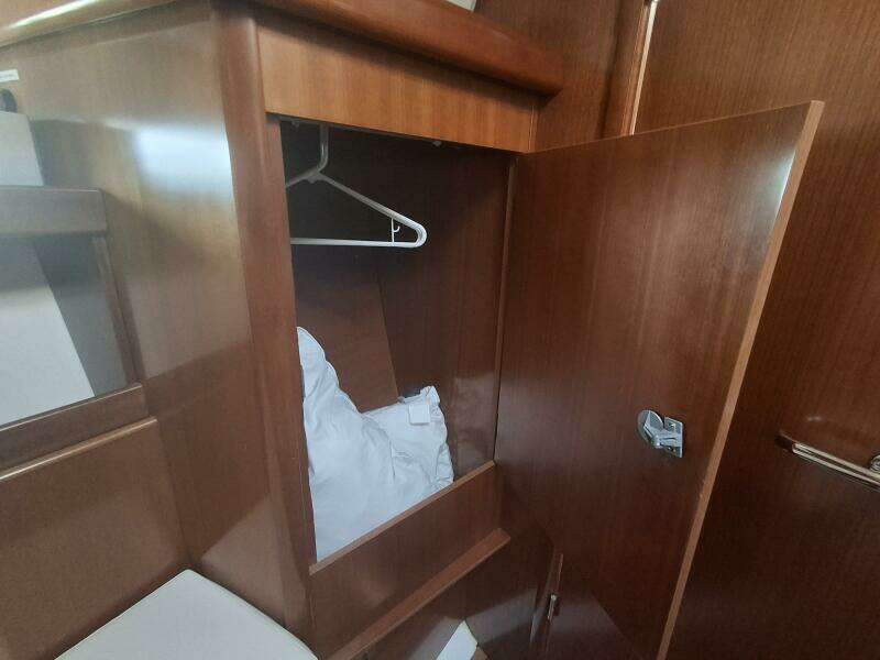 H2O Bungalow 39ft Beneteau Yacht For Sale