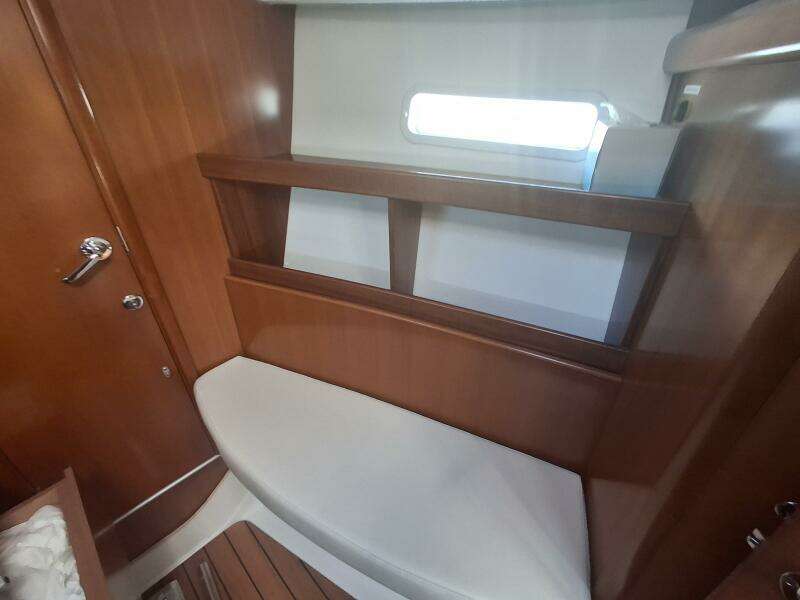 H2O Bungalow 39ft Beneteau Yacht For Sale