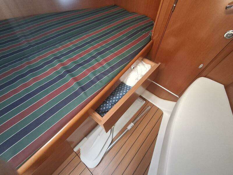 H2O Bungalow 39ft Beneteau Yacht For Sale