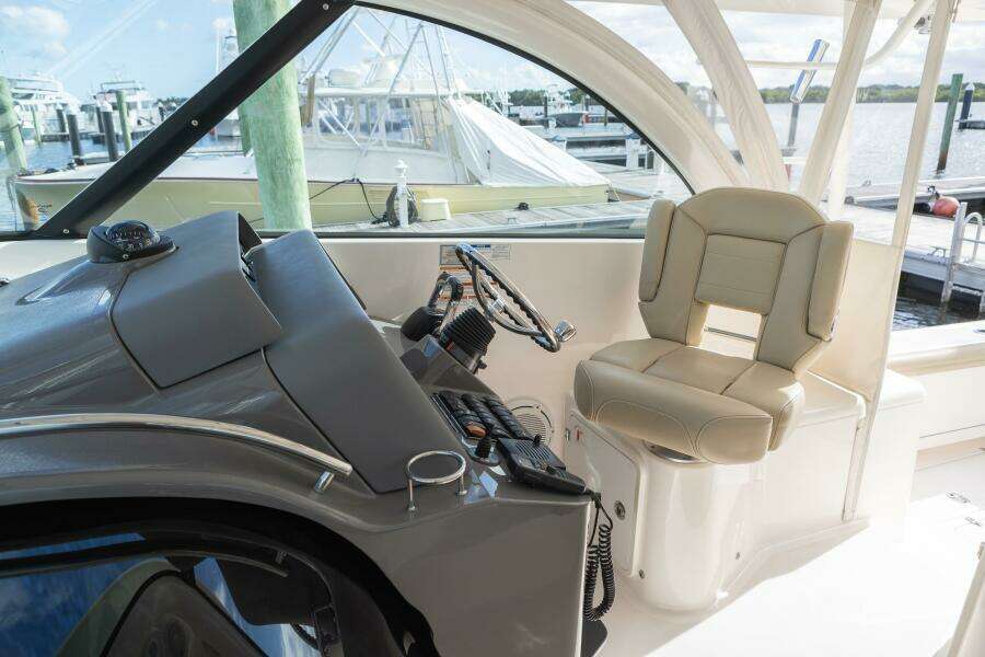 Helm Chair