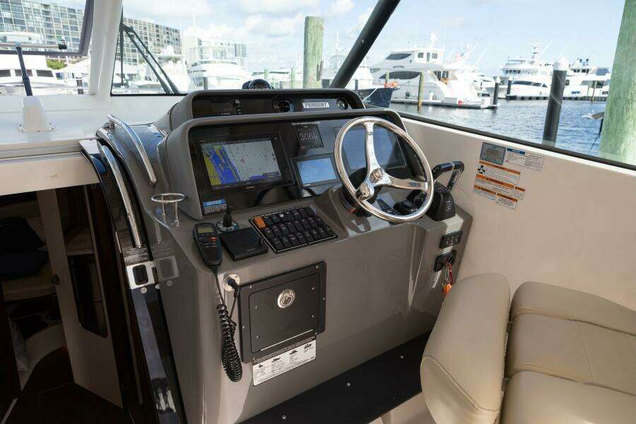 Helm Station