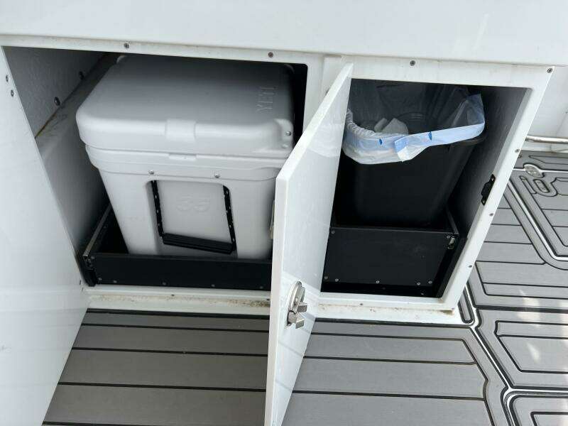 No Name  27ft Blackfin Yacht For Sale
