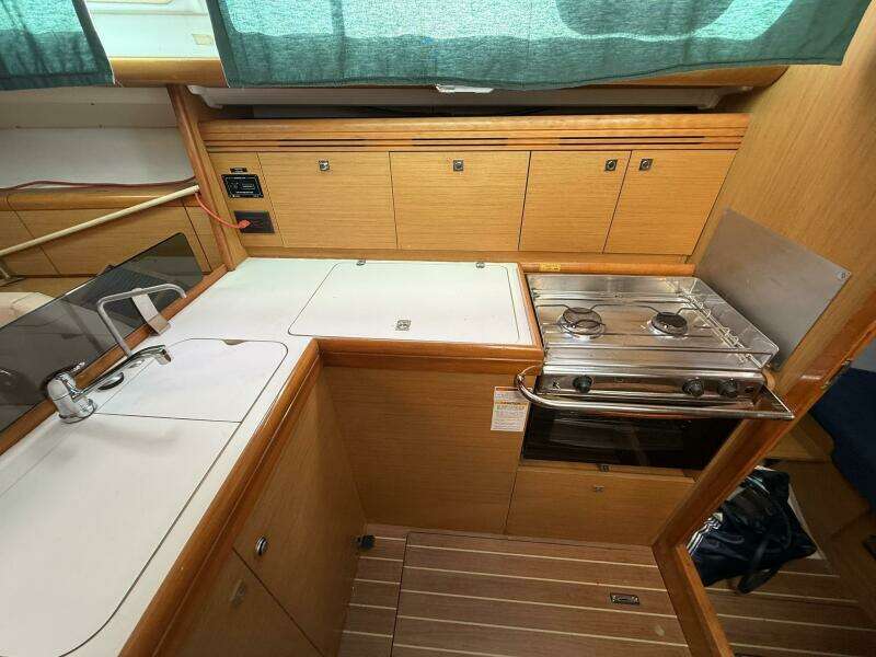 Ponyo 36ft Jeanneau Yacht For Sale