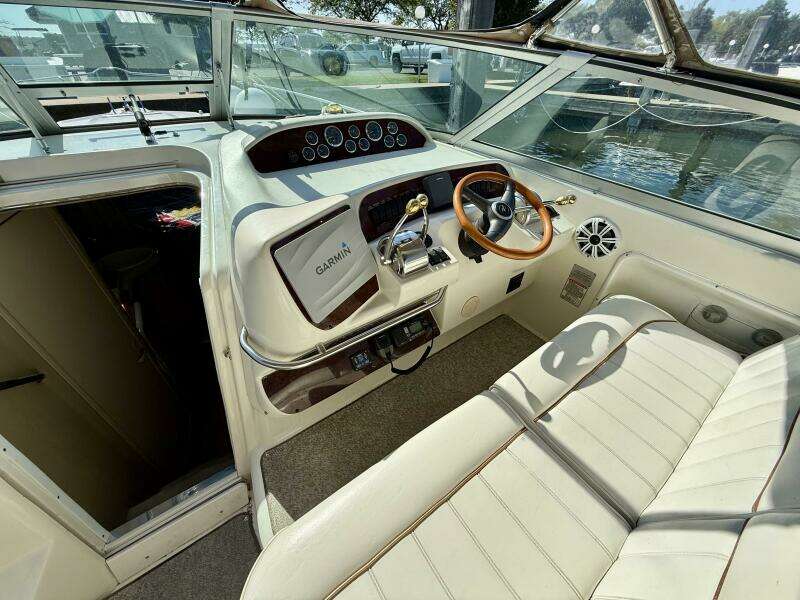 33ft Sea Ray Yacht For Sale