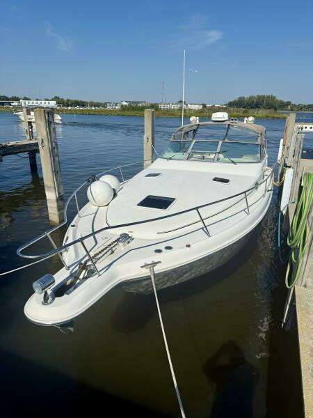 33ft Sea Ray Yacht For Sale