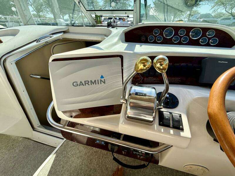 33ft Sea Ray Yacht For Sale