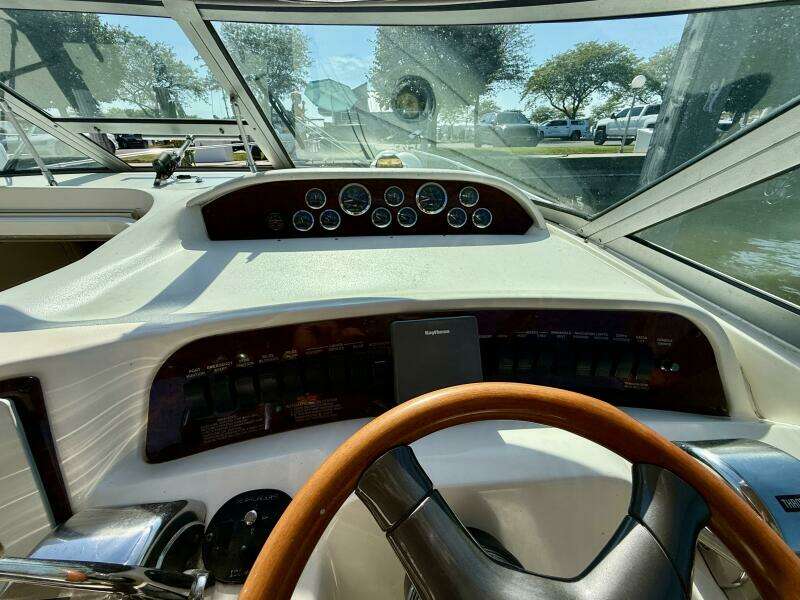 33ft Sea Ray Yacht For Sale