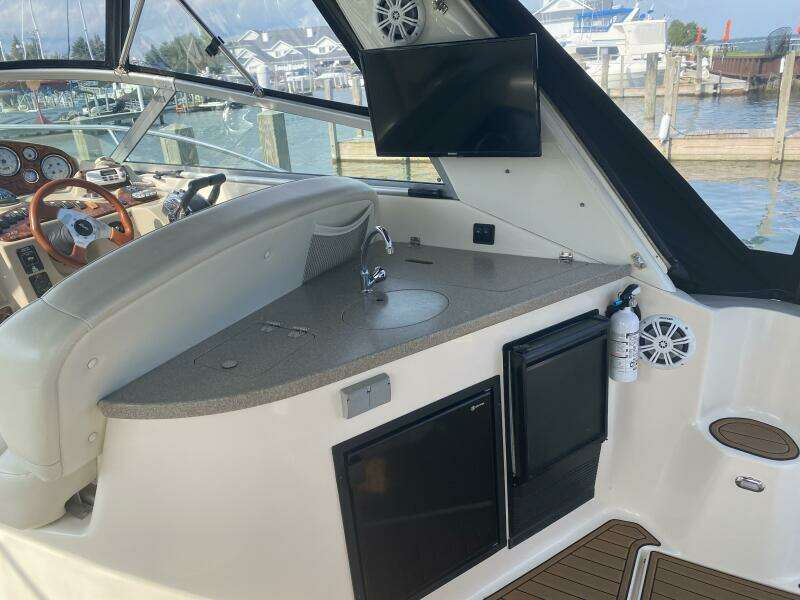 34ft Rinker Yacht For Sale
