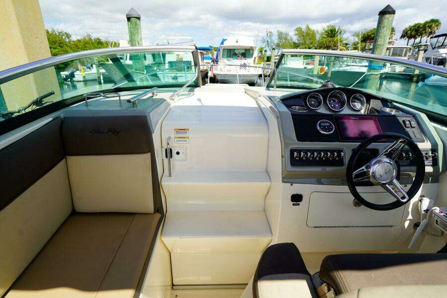 26ft Sea Ray Yacht For Sale