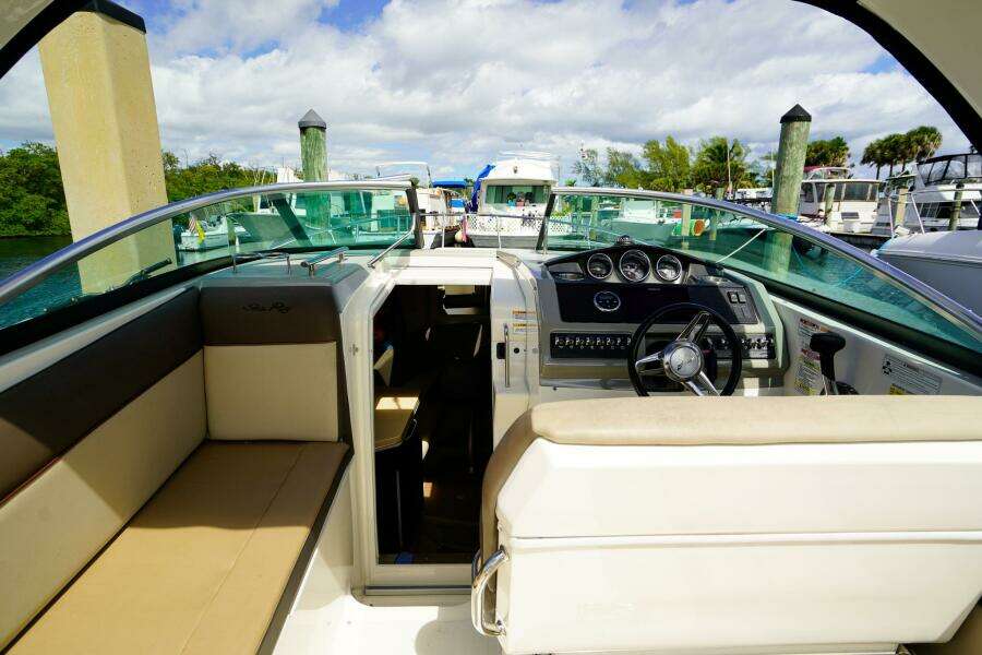 26ft Sea Ray Yacht For Sale