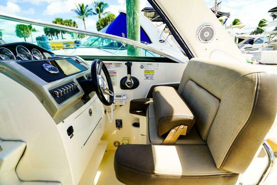 26ft Sea Ray Yacht For Sale