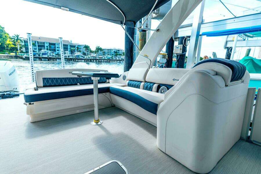 Aft Seating & Table