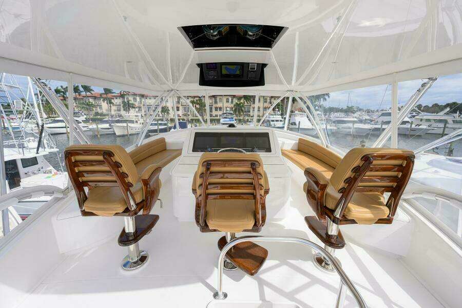 Flybridge Helm Seating