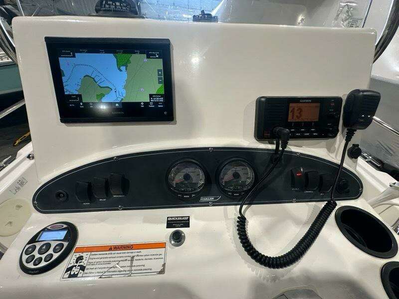 19ft Boston Whaler Yacht For Sale