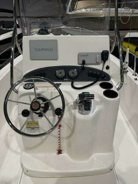19ft Boston Whaler Yacht For Sale