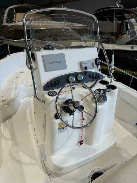 19ft Boston Whaler Yacht For Sale