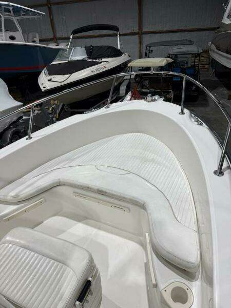 19ft Boston Whaler Yacht For Sale