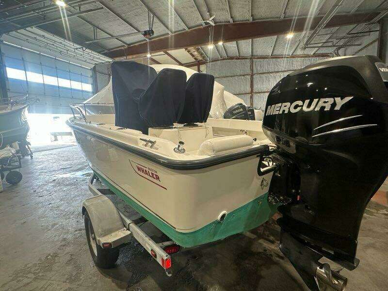 19ft Boston Whaler Yacht For Sale
