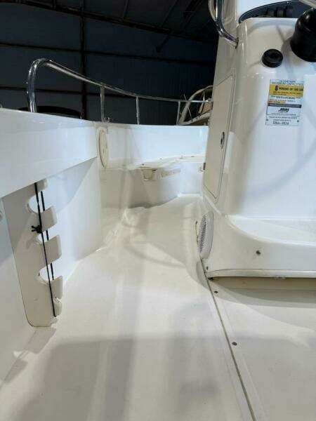 19ft Boston Whaler Yacht For Sale