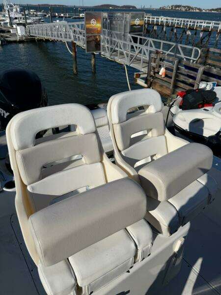 19ft Boston Whaler Yacht For Sale