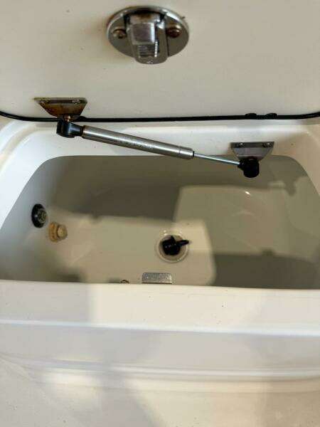 19ft Boston Whaler Yacht For Sale