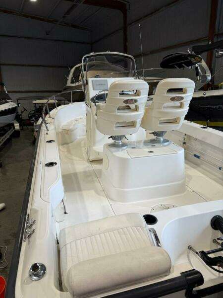 19ft Boston Whaler Yacht For Sale