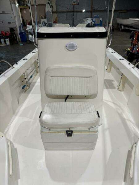 19ft Boston Whaler Yacht For Sale