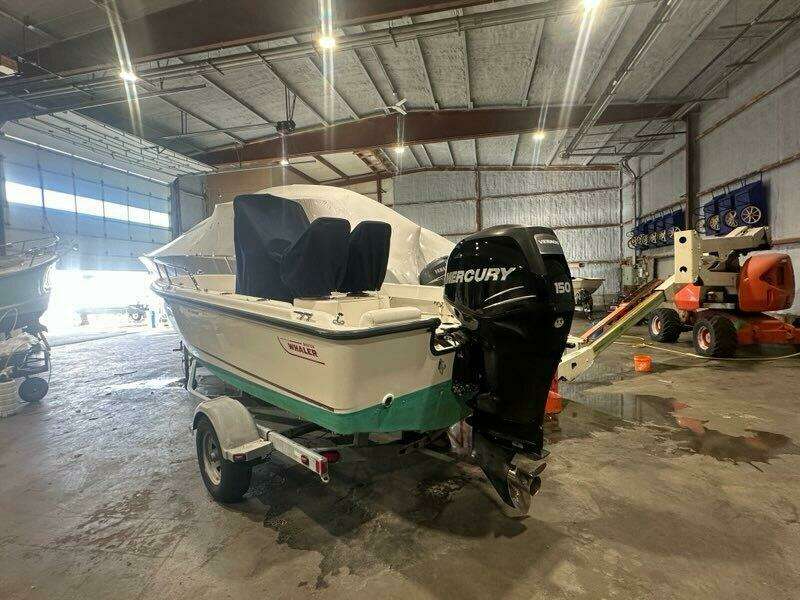 19ft Boston Whaler Yacht For Sale
