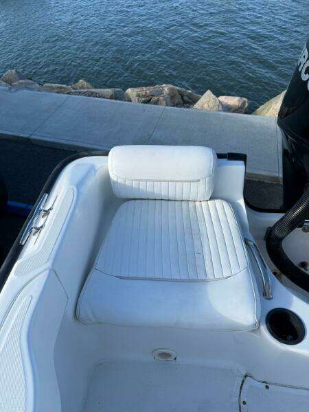 19ft Boston Whaler Yacht For Sale