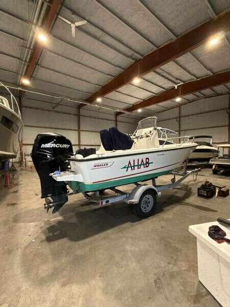 19ft Boston Whaler Yacht For Sale
