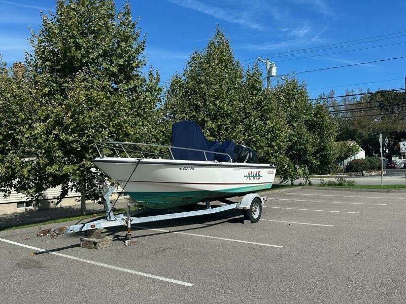 19ft Boston Whaler Yacht For Sale
