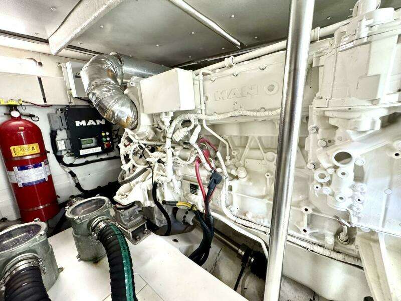 2019 Azimut 55 - Engine Room 2019 Azimut 55 - Engine Room