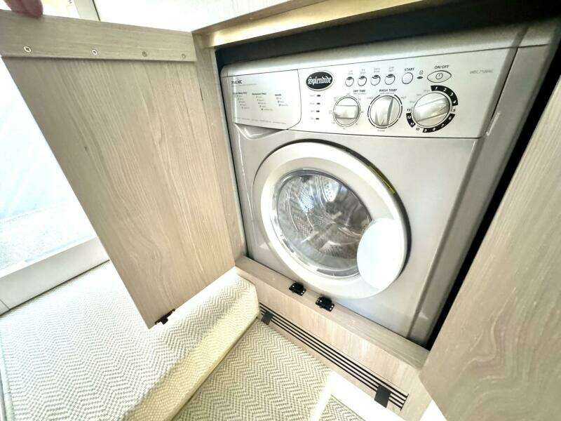 2019 Azimut 55 - Laundry 2019 Azimut 55 - Laundry