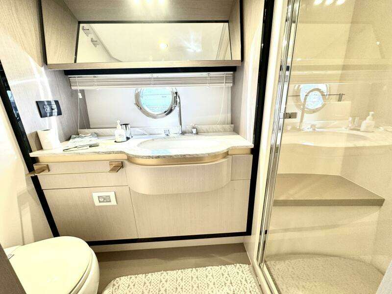 2019 Azimut 55 - Master Head 2019 Azimut 55 - Master Head