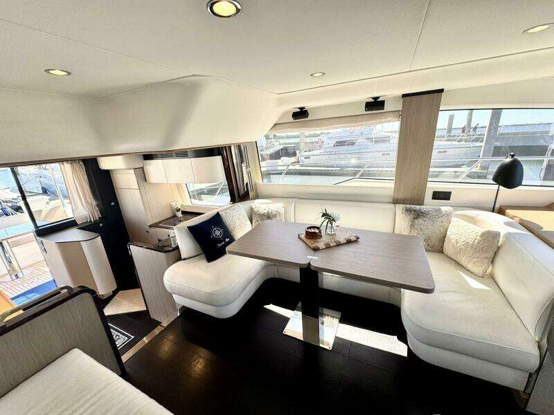 2019 Azimut 55 - Dinette 2019 Azimut 55 - Dinette