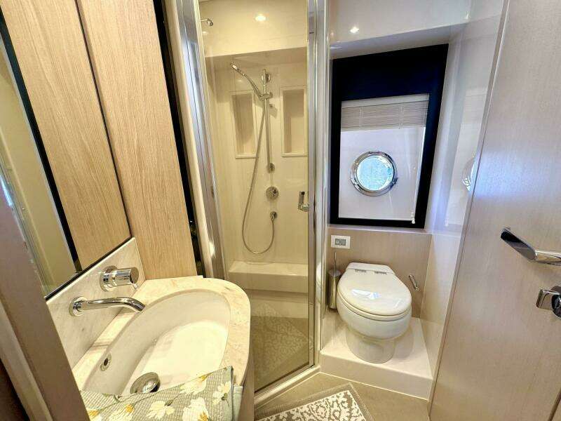 2019 Azimut 55 - Guest Head 2019 Azimut 55 - Guest Head