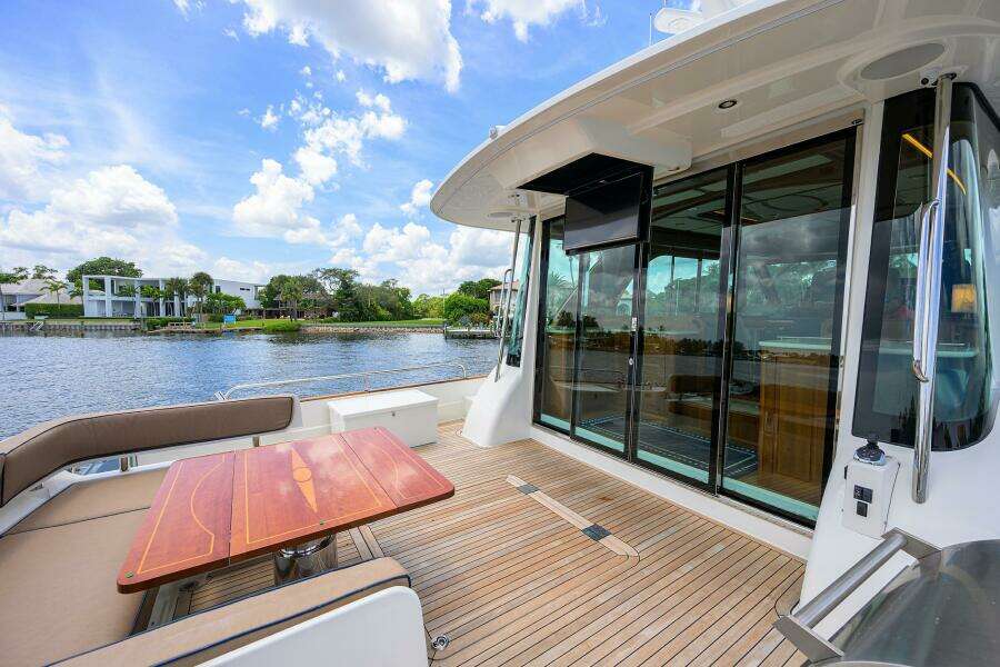 Aft Deck Seating & Salon Entrance