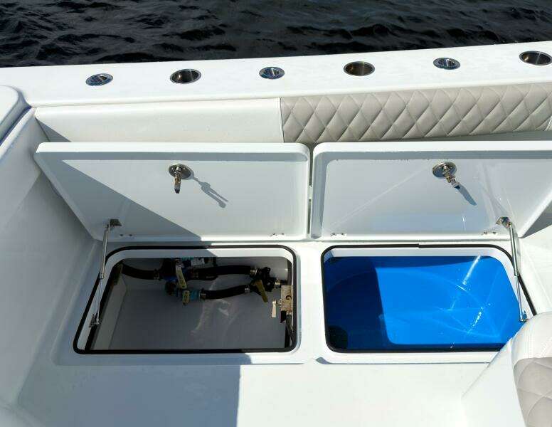 Cockpit Storage & Livewell