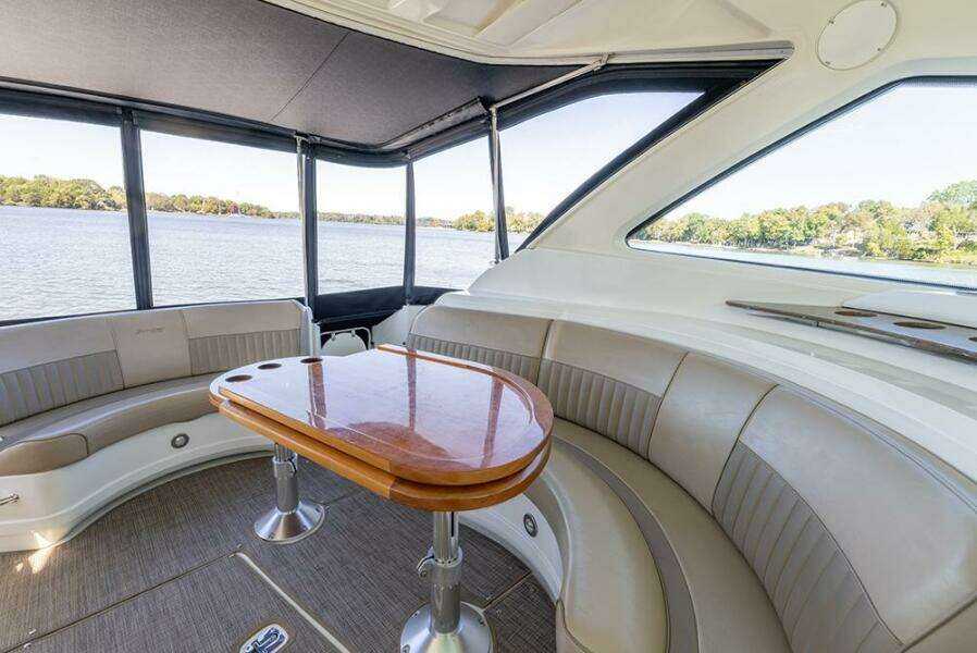 Hi-lo adjustable cockpit table