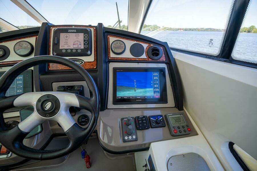 Helm electronics